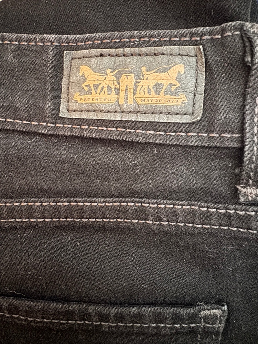 Levi’s Women’s Black Straight Leg Jeans | Classic 5-Pocket Denim | Excellent Con